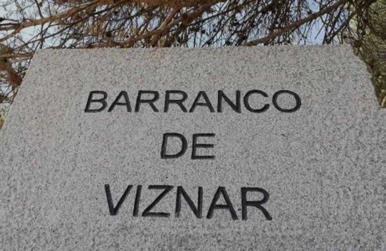 Agresión en el Barranco de Víznar al familiar de una víctima del franquismo que visitaba los trabajos de búsqueda de fosas. "Pocos hay ahí enterrados", le gritó el agresor, empujándole y agrediéndole. Mientras le golpeaba, le gritó "¡te voy a matar!". elindependientedegranada.es/ciudadania/fam…