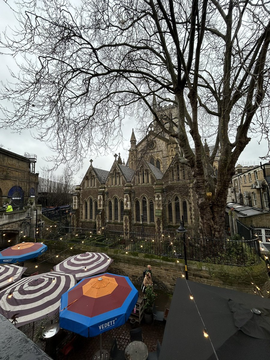 leirefron's tweet photo. LDN 🇬🇧💙 https://t.co/nkzFXvG8TO
