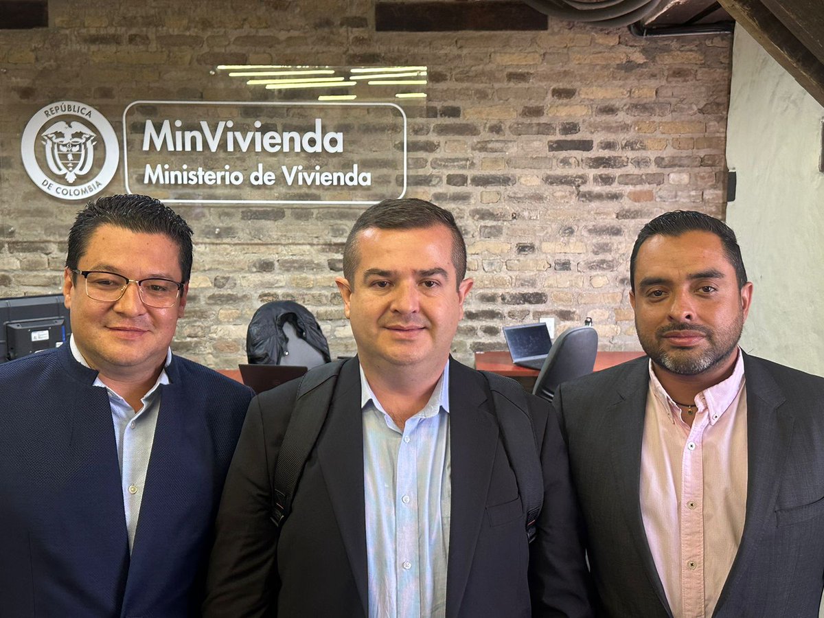 marioguti2023's tweet photo. En @Minvivienda seguimos la gestión del Plan Maestro de Acueducto y Alcantarillado.
Nos reunimos con el Viceministro de Aguas, Dr. Aníbal Pérez para avanzar en este proyecto y resolver el tema del agua potable para La Tablaza, Las Inmaculadas y Ancón. 

Vamos #PorElCaminoCorrecto https://t.co/rQ0ADSA2dy