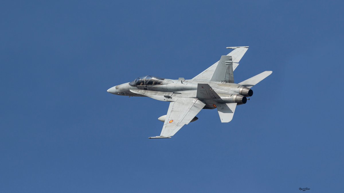 Esta mañana han llegado a la #AGA dos espectaculares F-18BM (12-71 y 15-73). Gracias Salvador Marín,@05derecha. #Ala15, #BASanJavier.