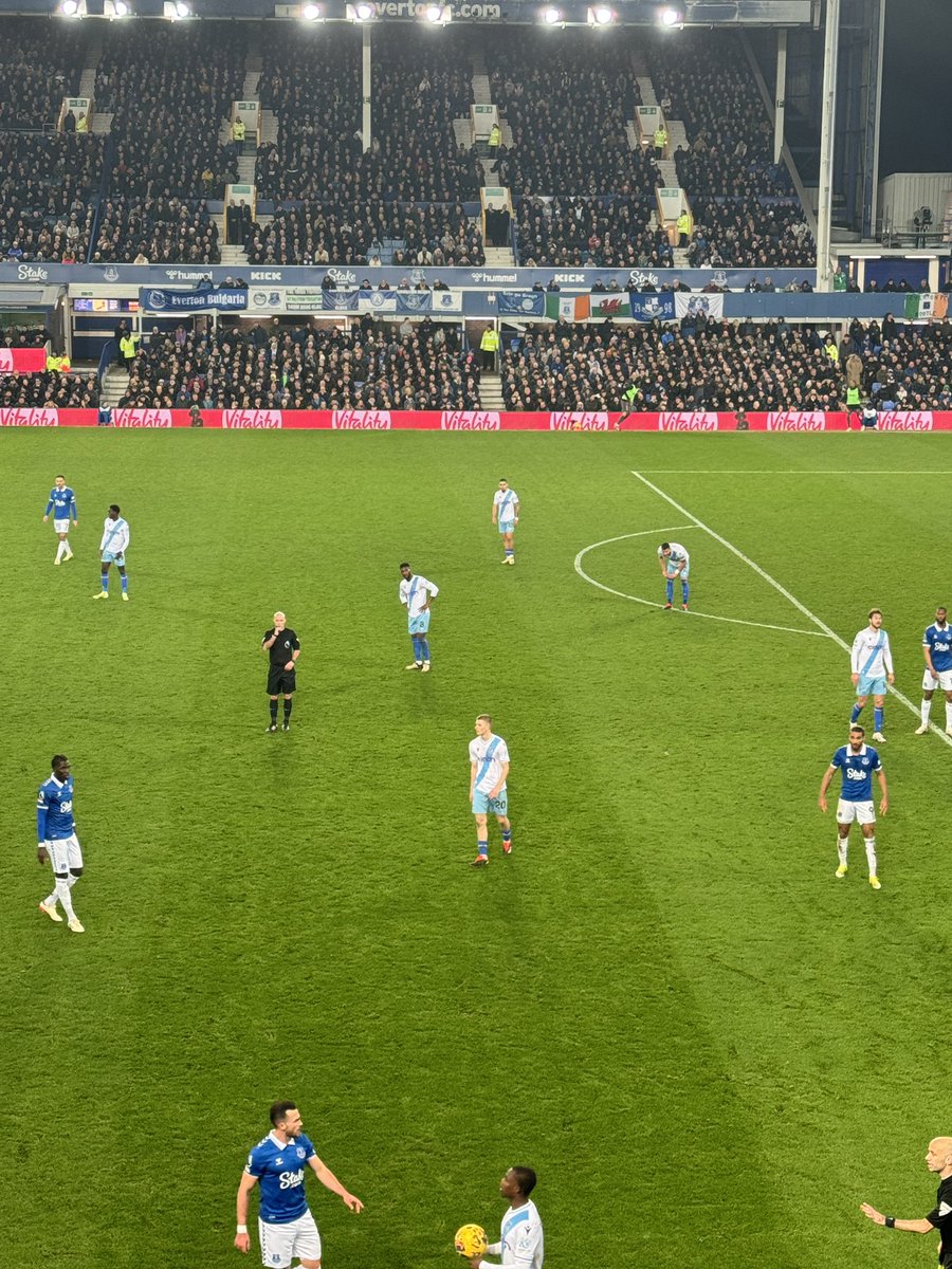 NEW: WEEKLY RUNDOWN #19🎙️ OUT NOW🚨 We discuss: •Brighton 1-5 Everton repeat? •Blues held at Goodison •Finding a formula to win at home Give it a listen blues! #EFC 👉 open.spotify.com/episode/6gvQo0…