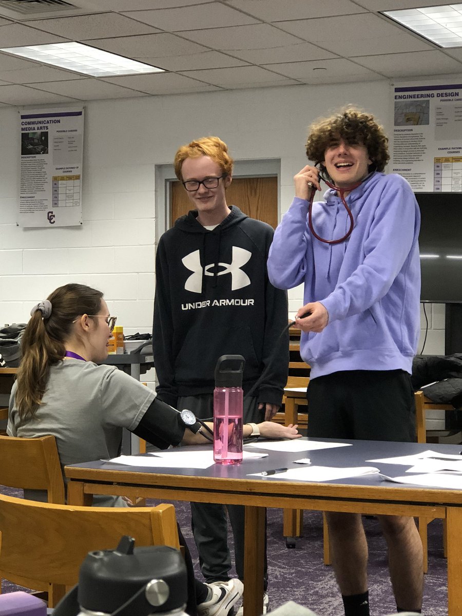 MrsPowellCCHS's tweet photo. One of the best days of the year in Biomed. UKCOM AMA Ss teach CCHS Ss a physical exam with a patient presenting left shoulder pain symptoms. 5th period! https://t.co/YXZJo2iYle
