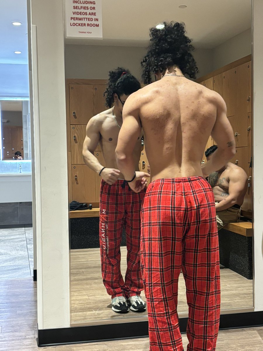 havijalapeno's tweet photo. Upper lower front back ft Ryan https://t.co/R6yvwW1FF3