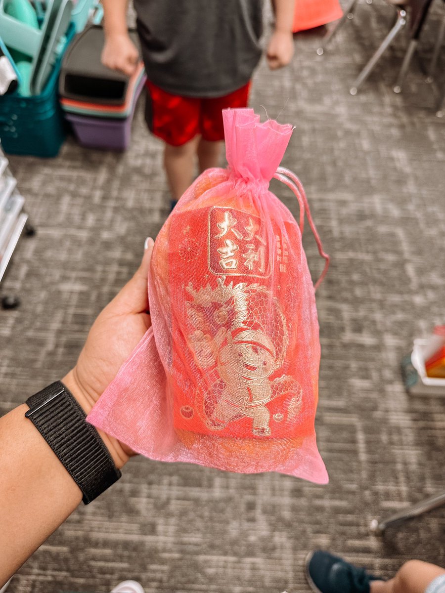 🐉Happy Lunar New Year! 🏮Received a lovely little gift from a cute little Falcon yesterday. 🧧🍊 #fielderpride