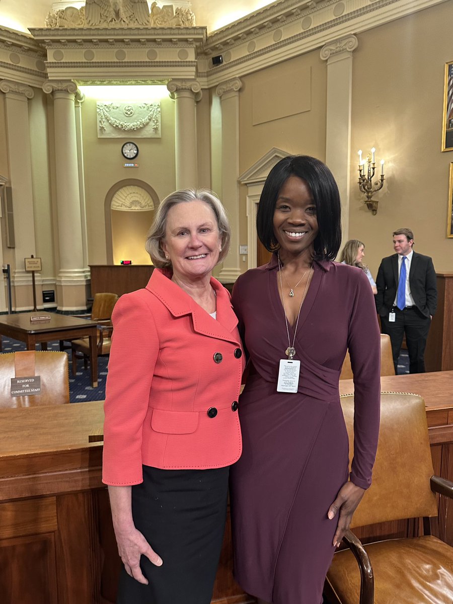 Great to connect with @ShakiraG_MBBS on the Hill this past week - former @fredhutch @UWMedicine heme/onc fellow & now @ASH_hematology Congressional Science and Engineering Fellow in the US House of Representatives. So proud of this @GoHealio NextGen Disruptor award recipient!