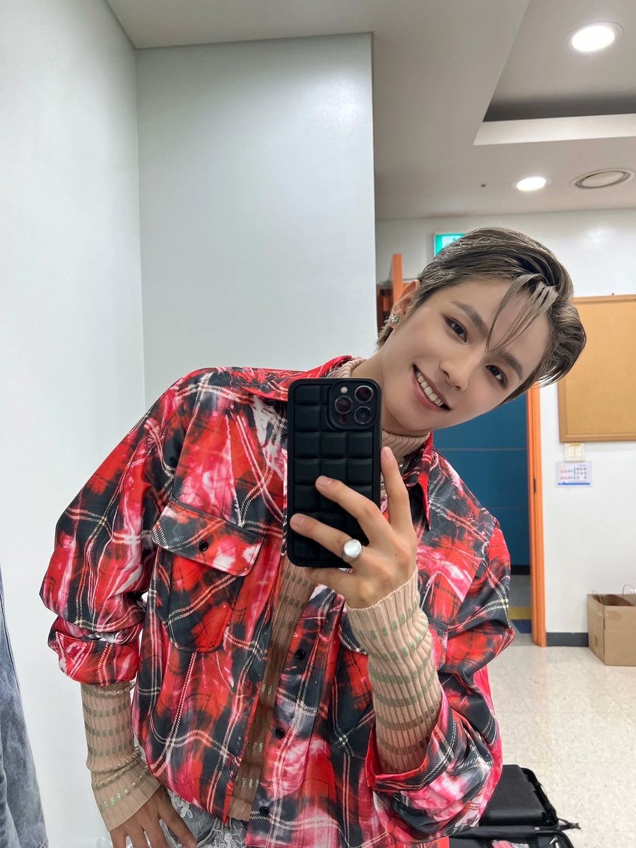 yo solo quería ser un robot feliz y escuchar #𝗜𝘁𝘀thē𝗴𝗼𝗹𝗱𝗲𝗻h𓆇ur en loop hasta que me digan "Flet ya basta" pero igual no iba a parar ⸜(｡˃ ᵕ ˂ )⸝♡ porque esta claro que soy el minito más feliz escuchando a su pimpollo todo el día! 

𝐚𝐢.𝚋αe ⋆ 𝐅l𝚎t𝕔h𝚎r