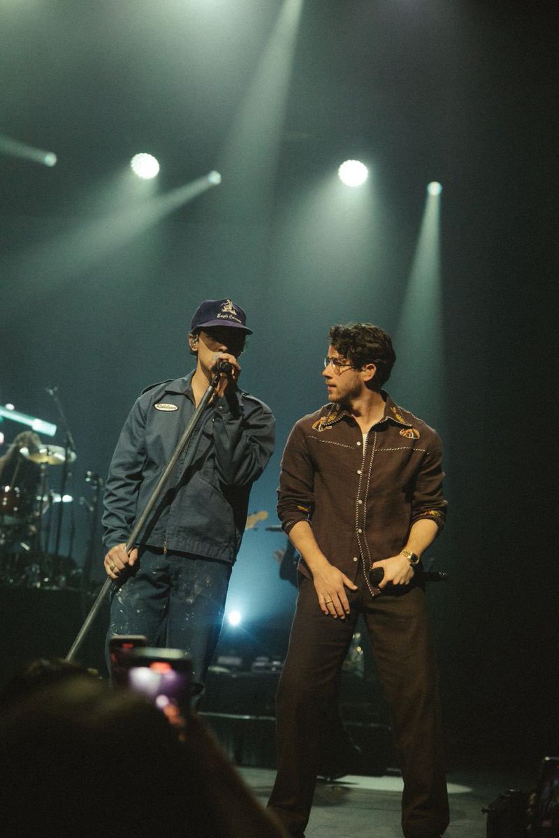 joejonas's tweet photo. A wearer of many hats 🎩 https://t.co/do33t1thpd