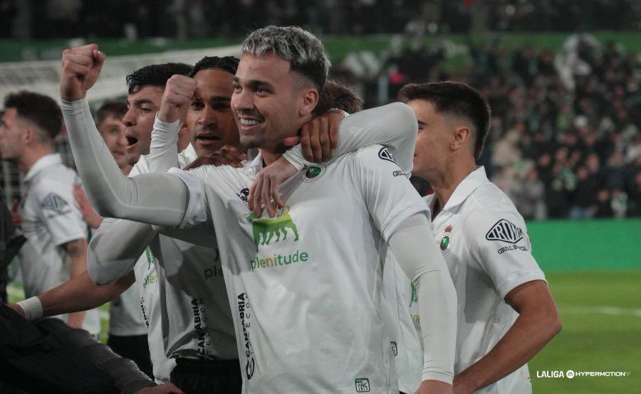 juanca_arana9's tweet photo. Desde este momento ya íbamos por delante… pelos de punta y un +3 importante para estar a la altura de lo que habéis hecho hoy… Aupa Racing 💚 https://t.co/u7EAbywg1b