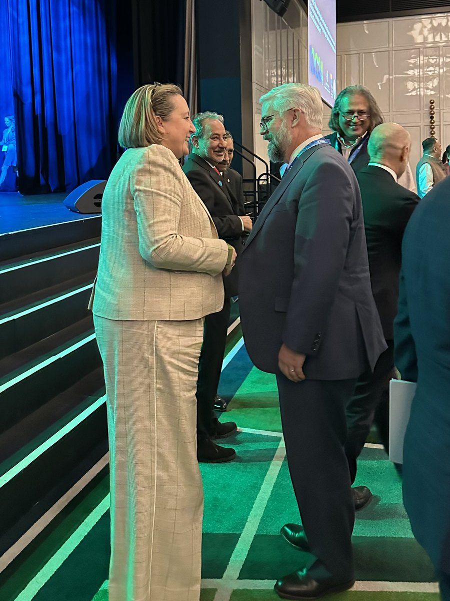 ukinaustralia's tweet photo. “Good things come from the Indian Ocean.”

That’s what @PerthUSAsia CEO Gordon Flake told #IOC24 attendees in his address on day one.

🇬🇧 @AnnieTrev, @VickiTreadell and @MariaRennie7 also met with @lgflake to talk about UK engagement.

#UKAustralia @indfoundation https://t.co/yJbfBgprNq