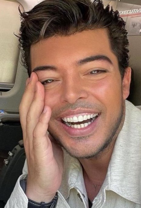 amicii_news's tweet photo. STASHHHHHHH #Sanremo2024 https://t.co/j2mqnygJ12