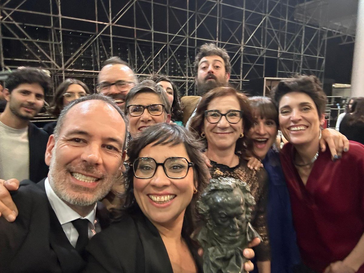 Goya millor documental, “Mentre siguis tu. L’aquí i ara de Carme Elias” de <a href="/claudiapintoe/">claudia pinto</a>. En 6 dies, 2 grans premis, el Gaudí i el Goya. <a href="/senseficcio/">Sense ficció</a> i <a href="/som3cat/">3Cat</a> acompanyant aquest projecte des del principi. Gràcies a tot l’equip de <a href="/mister_nakamura/">Nakamura Films</a> per compartir aquesta aventura