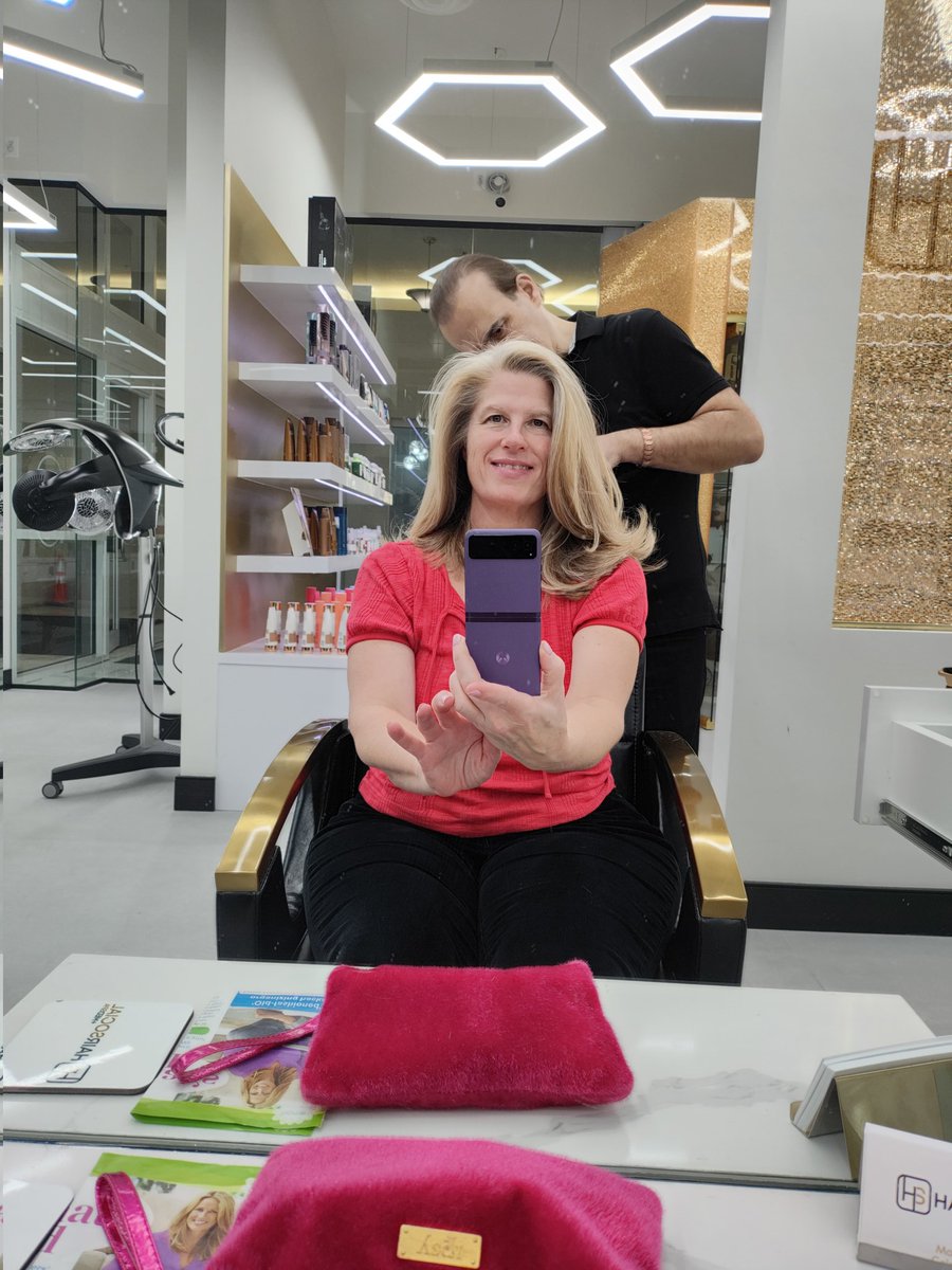 Laurabsmart's tweet photo. Best Haircut EVER!! https://t.co/tDdTjFXHtU