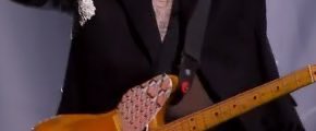 StoferTV's tweet photo. IL MEME SULLA CHITARRA, NON CE LA FACCIO #Sanremo2024 https://t.co/wq0zARAgEd