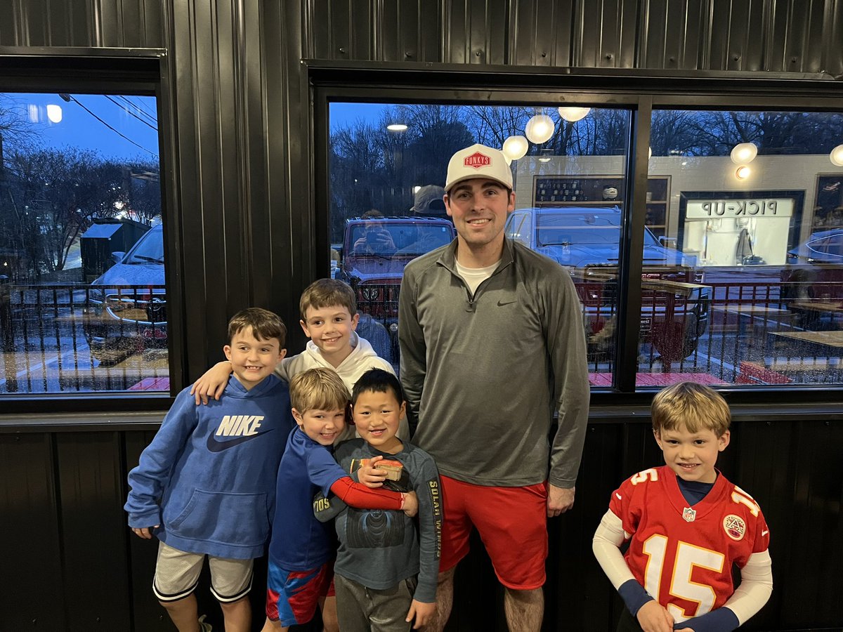 kyle_wakefield5's tweet photo. What a great place at Circle and square Brewery!! @buyoxfordbeer Sumner is a great guy and has a great place! Family friendly as well!! https://t.co/y2oj28qzRo