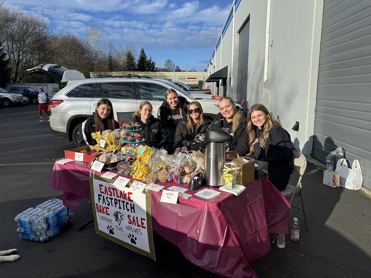 EastlakeFP's tweet photo. Thank you to everyone who came out to support our fundraiser today! All your contributions helped get us toward our goal! Go Wolves! ❤️🖤 https://t.co/b2n0cQ1Me6
