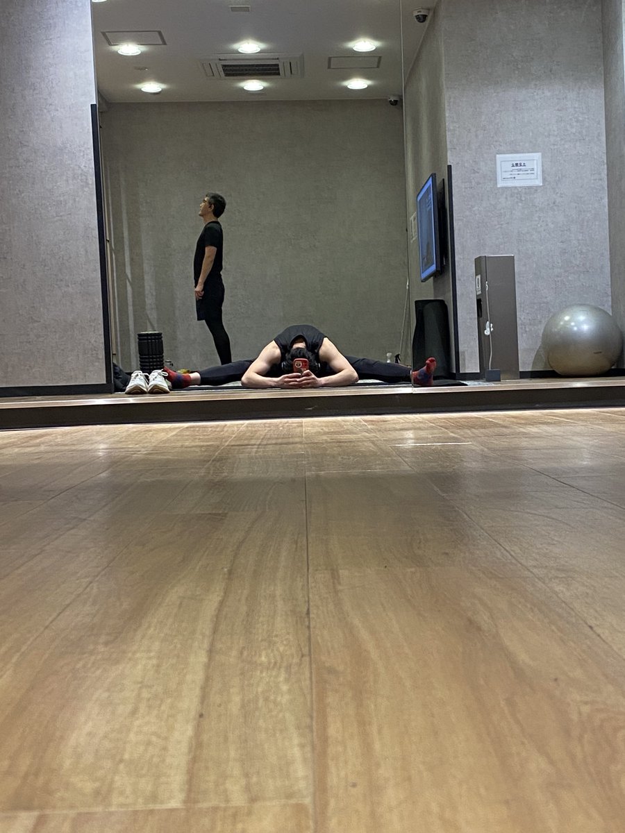 Soccer18Fm's tweet photo. 🐲今日の銀一🐲

背中の日💪

理想の背中までまだまだ遠い。
凸凹したい🔥

開脚の調子は過去一いい感じ！

#d1wgp3
#ドクターストレッチ
#銀座一丁目店
#ピカイチ銀一
#ストレッチトレーナーはストレッチを欠かさない https://t.co/APkQntXpzi