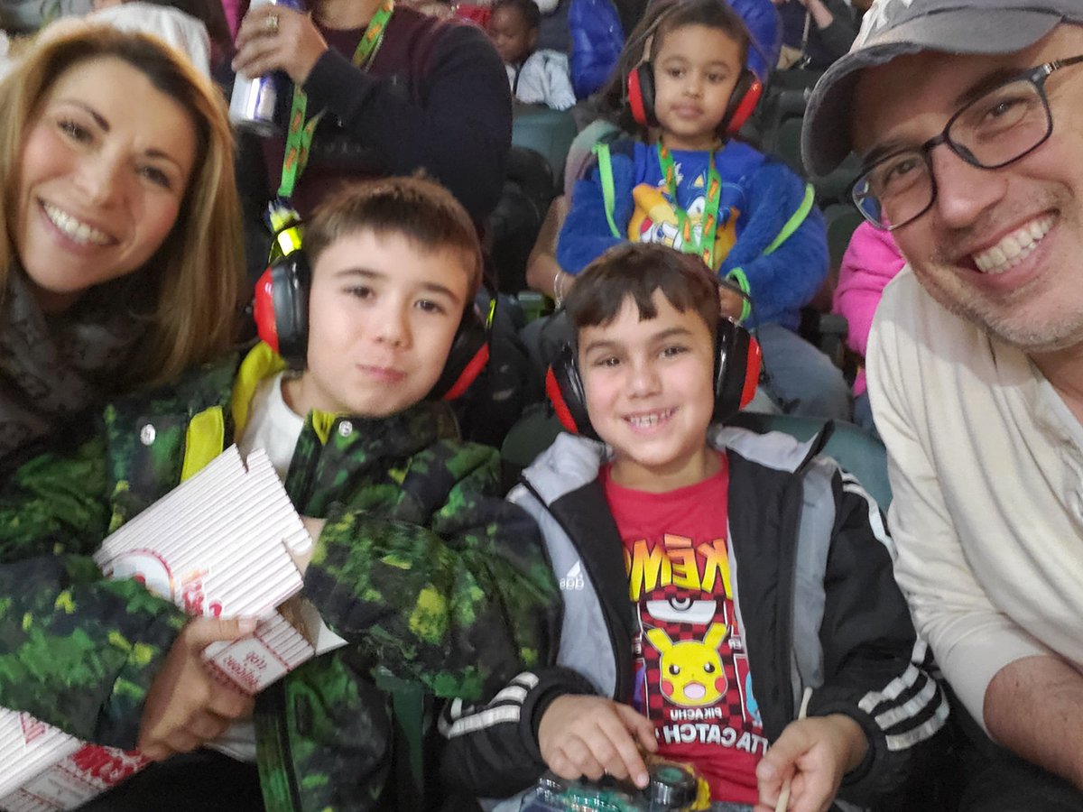 #hotwheelsMonsterTrucksLive #hotwheelsglowparty