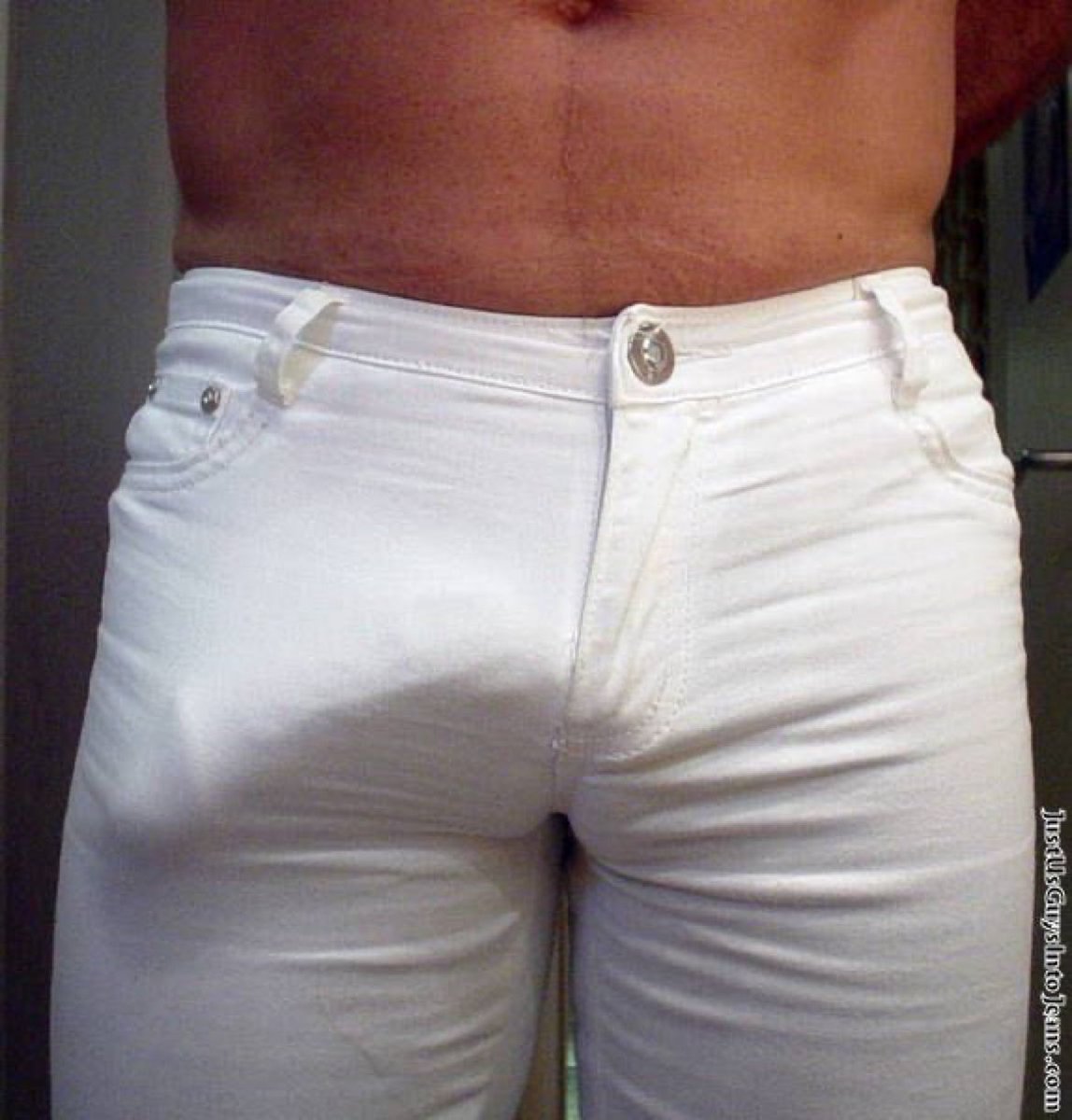 Draco was out doing a little shopping this Saturday…. Needed new pants however He doesn’t think white jeans are for him…

What does the reader think? 

#SaturdayVibes