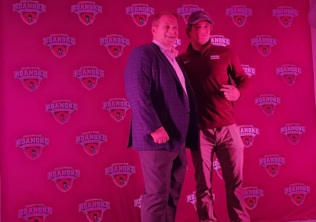Thank you Roanoke for a great visit! <a href="/CoachGiancola/">Mike Giancola</a> <a href="/Coach_Ven3/">Darren Venable</a> <a href="/RoanokeFB/">Roanoke College Football</a>    🐬 <a href="/FinFballClub/">Ocean Lakes Football</a> <a href="/CoachYeager2019/">JAMES YEAGER</a> <a href="/dj_dinsmoor/">DJ Dinsmoor</a> #finzup🐬