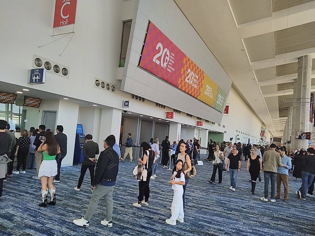 ZONA MACO LIBROS 📚. Conversando sobre Editoriales Independientes y Arte : Retos y Libertades. 
ZONA MACO, CDMX #mexicoarte #arte #zonamaco