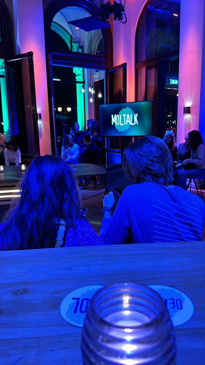 davy74's tweet photo. Straks #widm #moltalk vanuit VondelCS Amsterdam Live… We zijn erbij 😅 nu eerst #wieisdemol kijken! https://t.co/ptrtyuNYYa