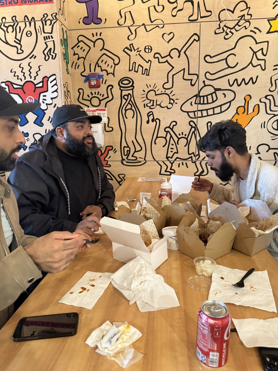 FevysChicken's tweet photo. Ayo the grand opening is on a popping right now! 100% Halal https://t.co/Tdd7bZdZjv