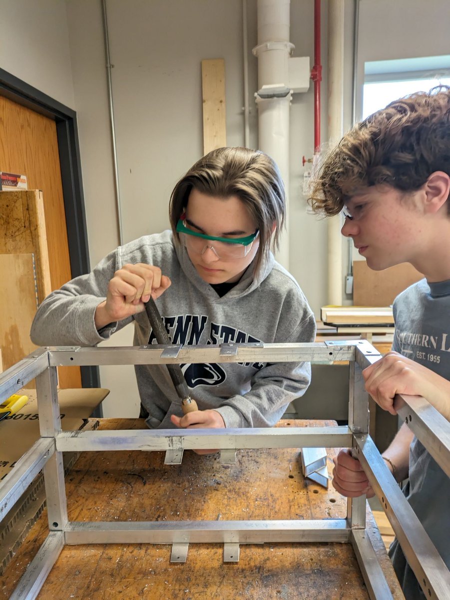 FRC834's tweet photo. Making lots of progress on our robot! Canβt wait for our first competition! #firstrobotics #omgrobot #crescendo https://t.co/RE73zLQHt7