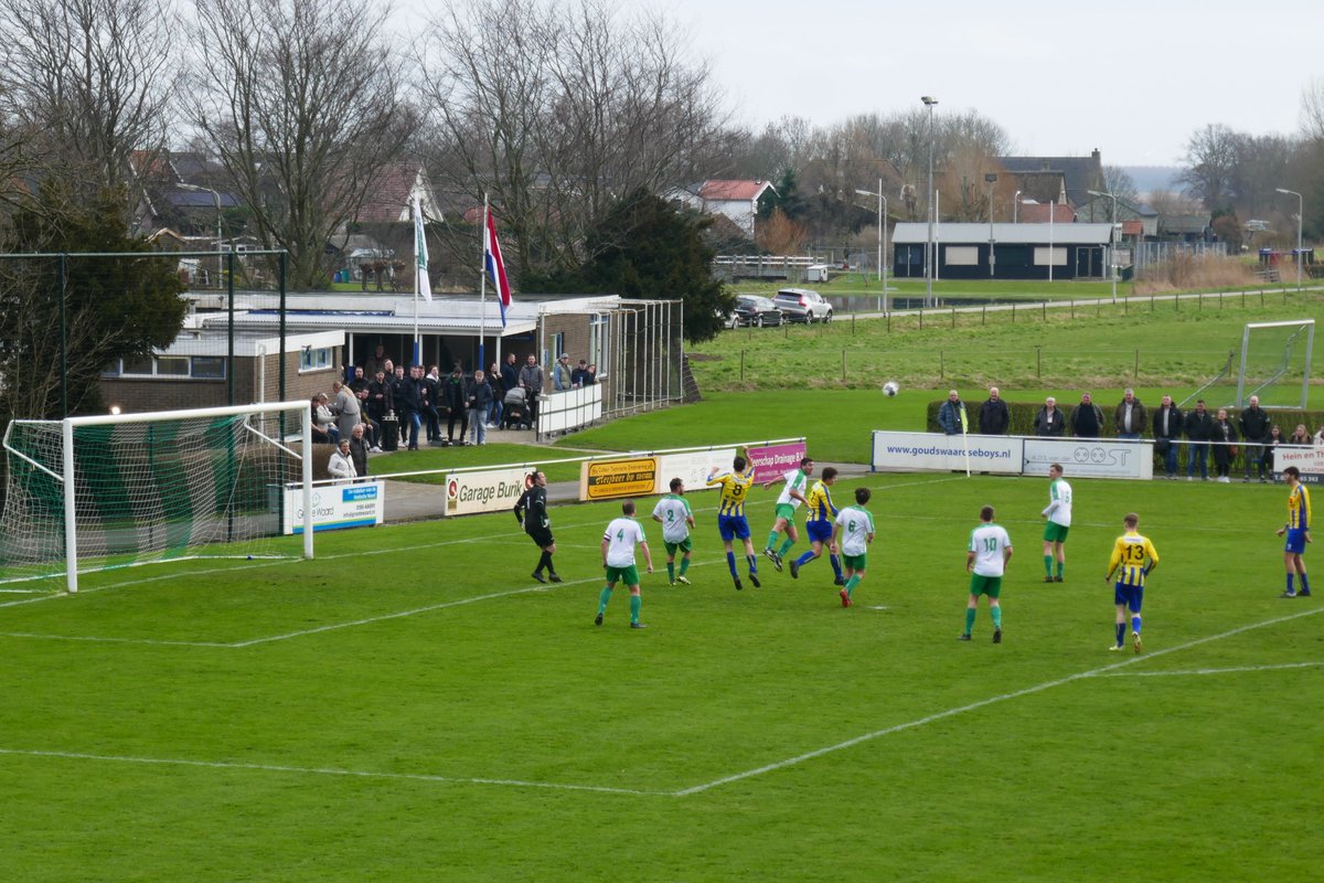 De_Dwarslat's tweet photo. β½οΈ Fortuna Be Quick - MSV & AV Flakkee
ποΈ Sportpark De Koorenaar
π Goudswaard
π
10-2-2024
ποΈ 3-0
Stemming zat er goed in, veel muziek langs de lijn.
Fortuna Be Quick is de fusieclub van Goudswaardse Boys en sv Piershil.
#groundhopping #goudswaard https://t.co/g65Mk475RU
