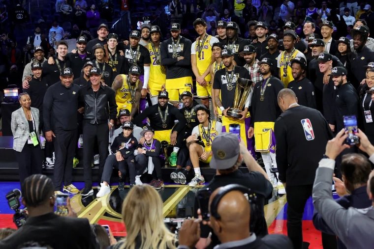 Lakers Lead tweet media