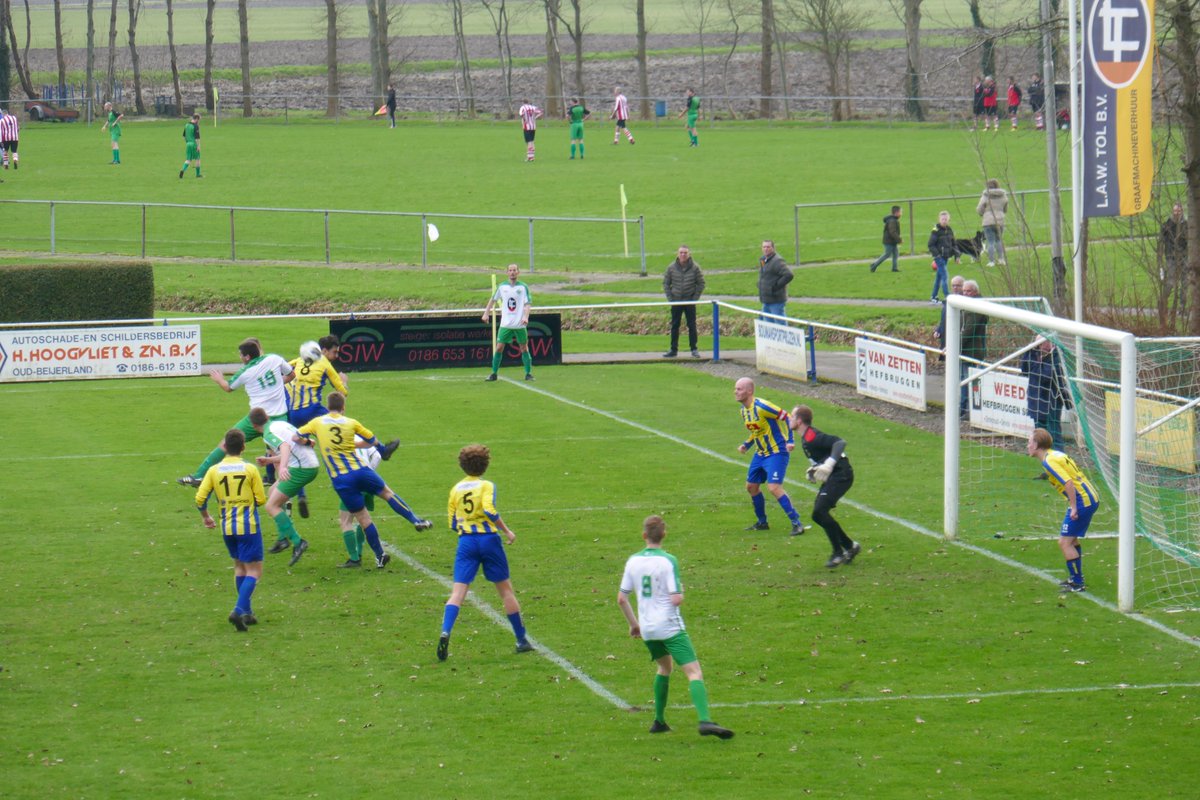 De_Dwarslat's tweet photo. β½οΈ Fortuna Be Quick - MSV & AV Flakkee
ποΈ Sportpark De Koorenaar
π Goudswaard
π
10-2-2024
ποΈ 3-0
Stemming zat er goed in, veel muziek langs de lijn.
Fortuna Be Quick is de fusieclub van Goudswaardse Boys en sv Piershil.
#groundhopping #goudswaard https://t.co/g65Mk475RU