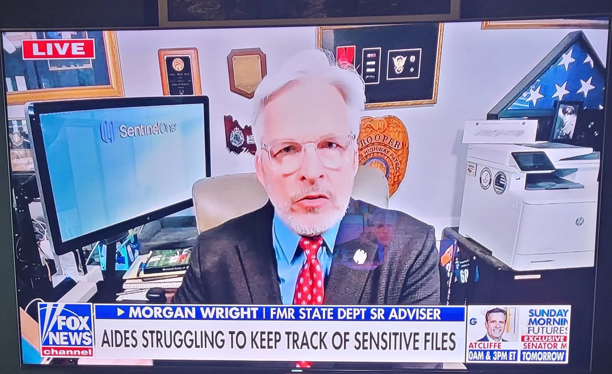 🇺🇸 follow @morganwright_us
Fmr State Dept Sr Adviser; currently 
Sentinel One, Chief Security Adviser
🇺🇸 imho he is an expert on classified documents.  Morgan Wright explained everything to a T on Fox.
🇺🇸 ... we need more accountability for the rules and regulations already in