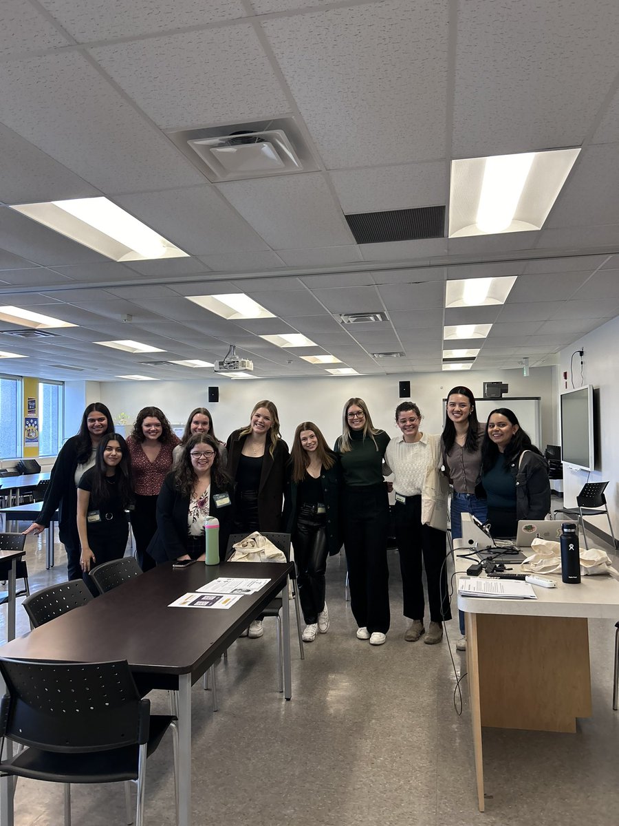 Ms__Howard's tweet photo. Today I had the pleasure of presenting to a group of fabulous educators at #qce2024 @QueensEduc . I walked away with confidence that our future educators will take action to keep our kids safe online! https://t.co/trLFPLf5gE