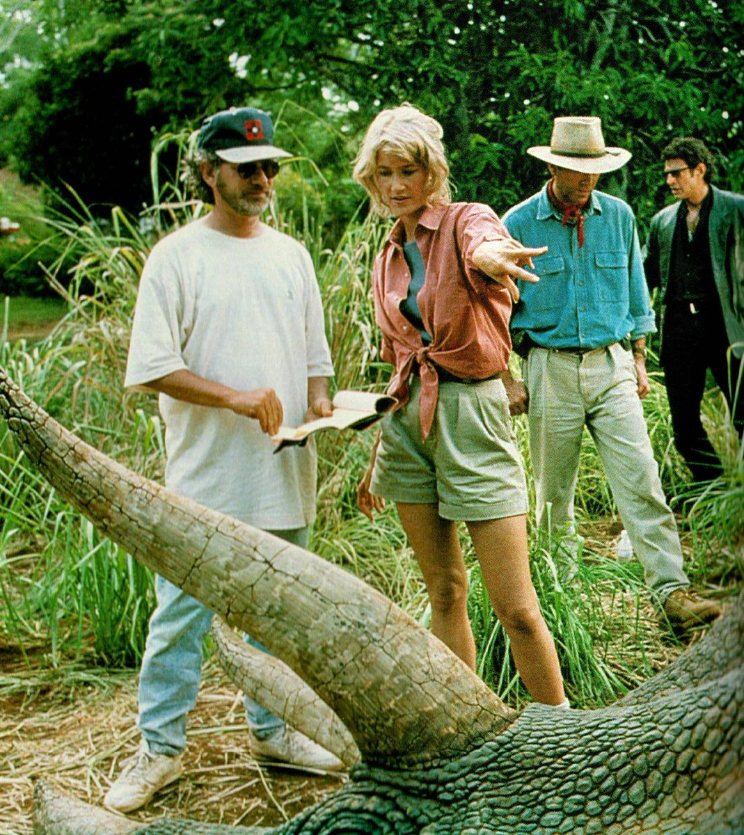 We at Jurassic-Pedia would like to wish Laura Dern a very Jurassic Birthday! #JurassicPark