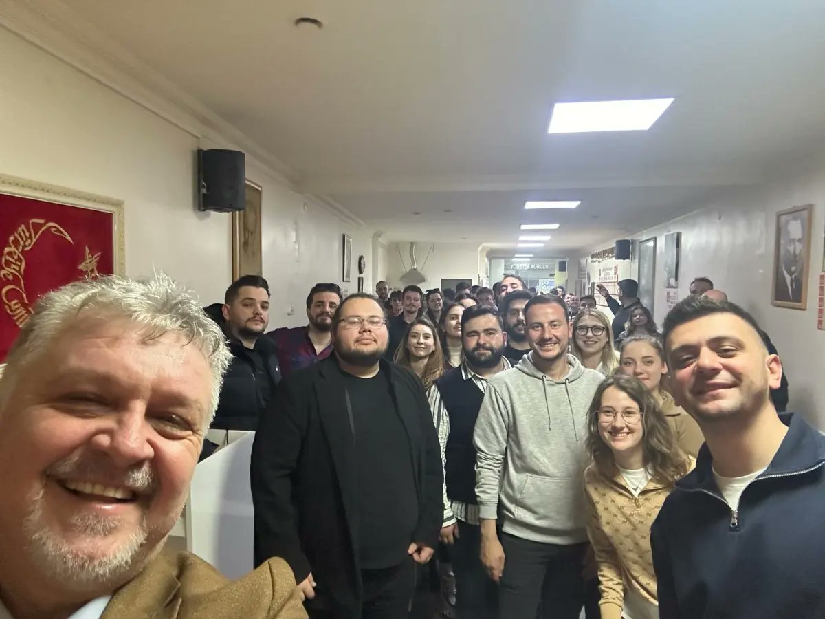 GerenliMurat's tweet photo. Ümidimiz gençlikte! 😊 #tamyolileri https://t.co/vpxOpeaorm