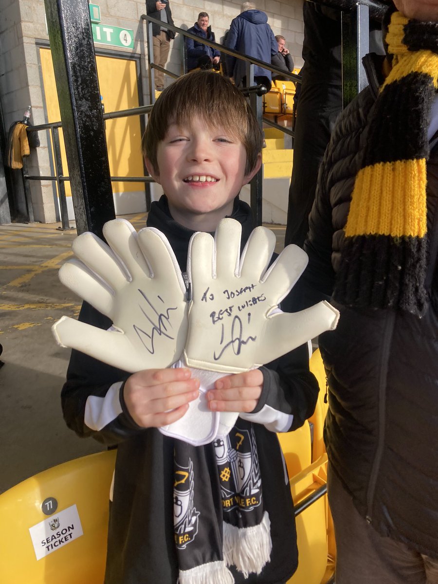 Phibberts's tweet photo. Legend @ripley_connor made my son’s day. A fellow goaly! Thanks Connor. https://t.co/qQmvylkib3