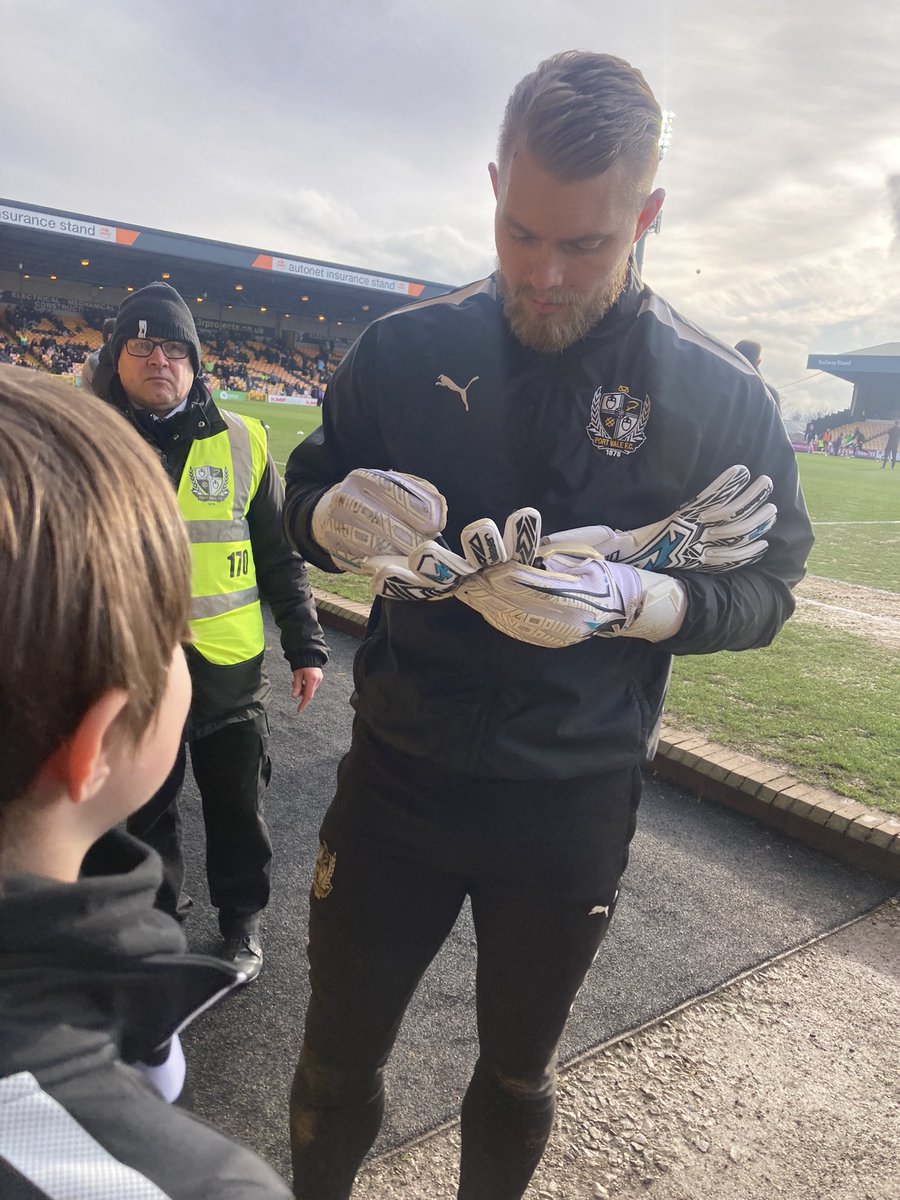 Phibberts's tweet photo. Legend @ripley_connor made my son’s day. A fellow goaly! Thanks Connor. https://t.co/qQmvylkib3