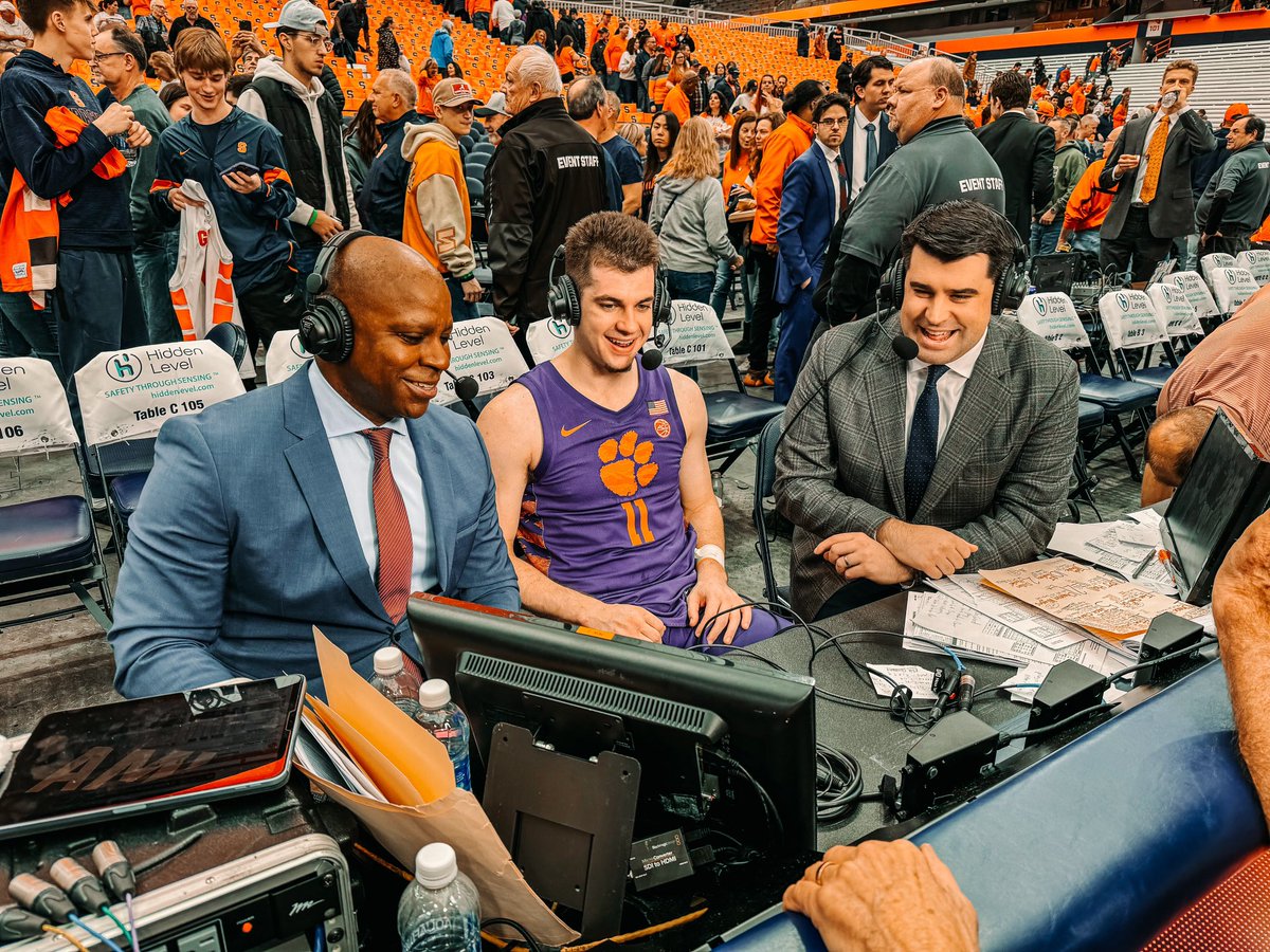 Great win for @ClemsonMBB & special moment for Joe Girard to score his 2,000th point in Dome in a win against his former team. Fun one to call! Clemson is poised for a deep March run.