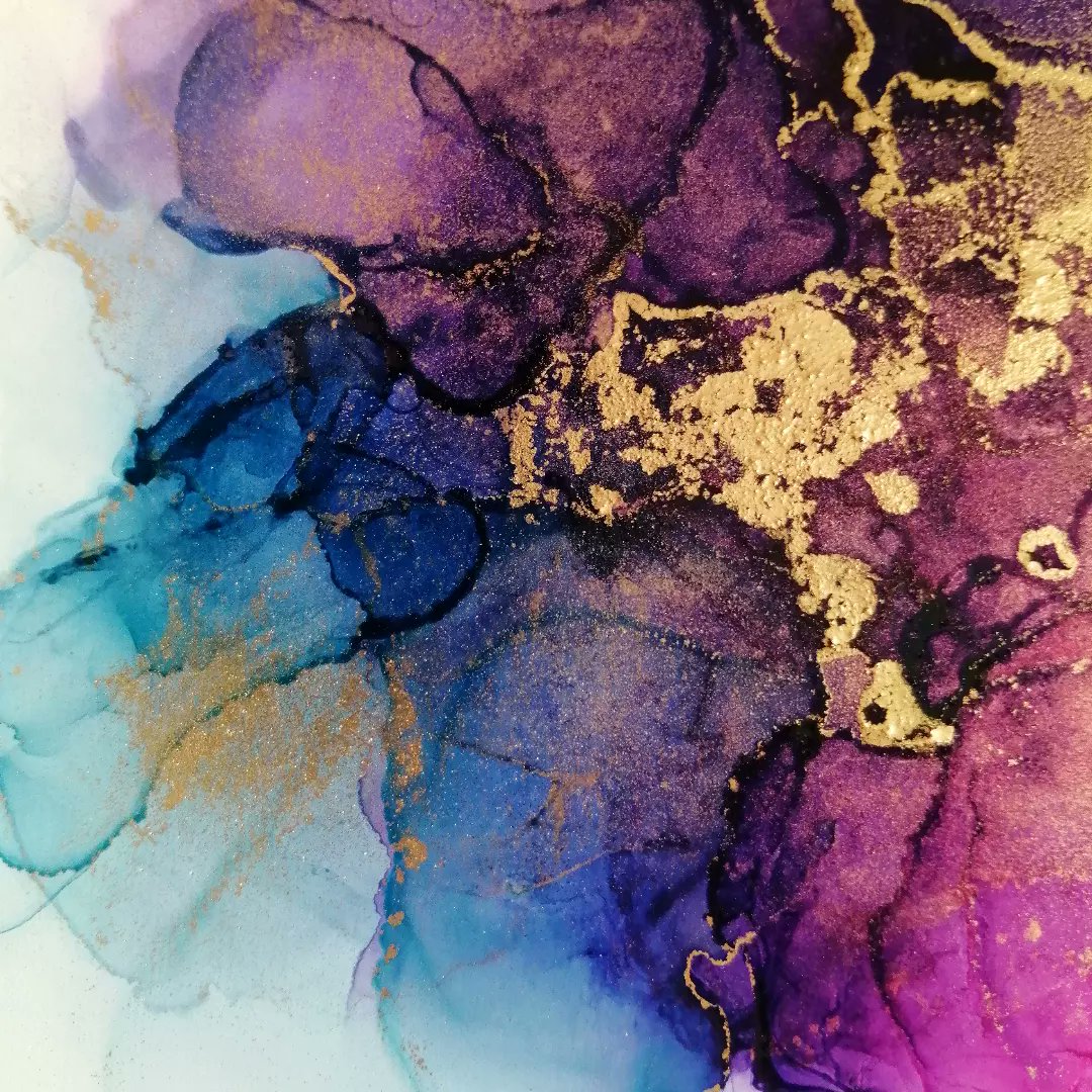 dawnroseart's tweet photo. So I'm hoping to experiment more with my alcohol inks this year and develop my style with them. This little guy is the beginning of that process 😁

It's nothing much just a little ink play.

#artist #inks #process #creatives https://t.co/KP0oUJLLXO