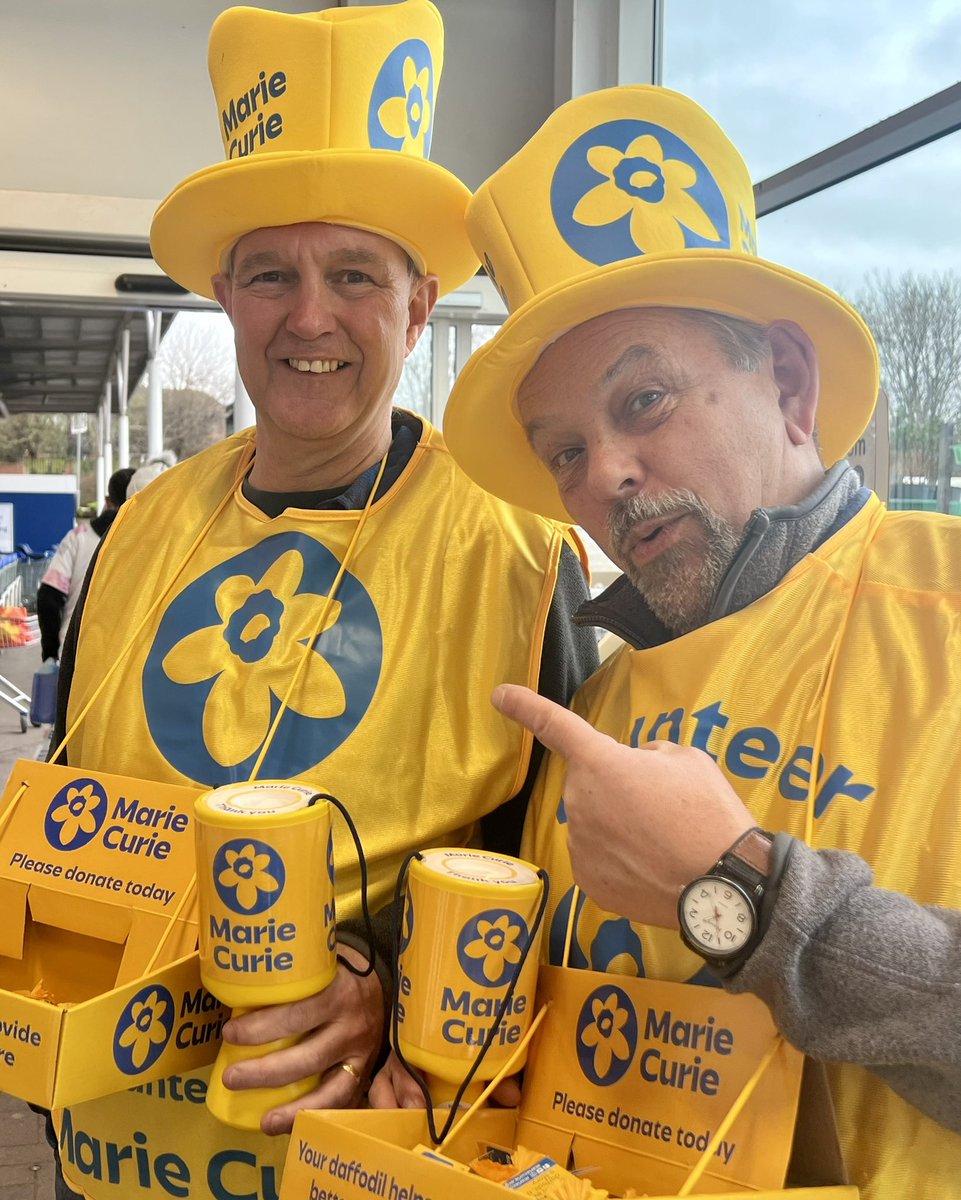 Always great fun to see #Haverhill @lionsclubs in #Suffolk. They look after all of our charity collections in the town along with long term @mariecurieuk #volunteers Len & Pat. We couldn’t do it without you all! #Thankyou #GreatDaffodilAppeal #stars #Lionsclubs #WestSuffolk 👏🙏