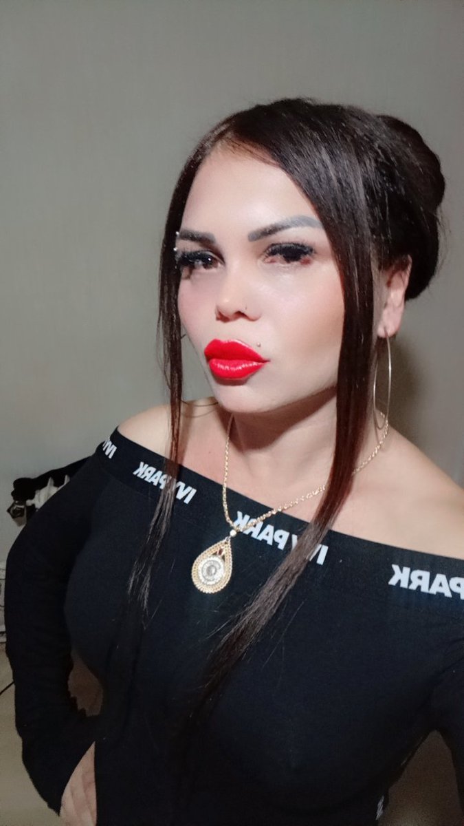 Geceni karanlığında
Benimle birlikte gökyüzüne
Çıkmaya nedersin
Dudaklarım alev alev 
#kadikoytraveﬅi 
0_541_713_17_46