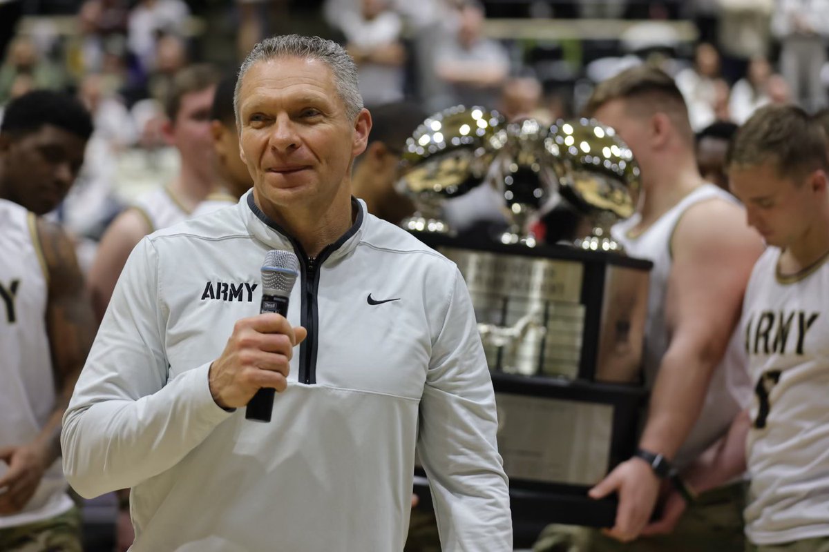 PHOTO: Commander in Chief’s Trophy at Christl #ArmyFootball 📷 @lynnfernphotog