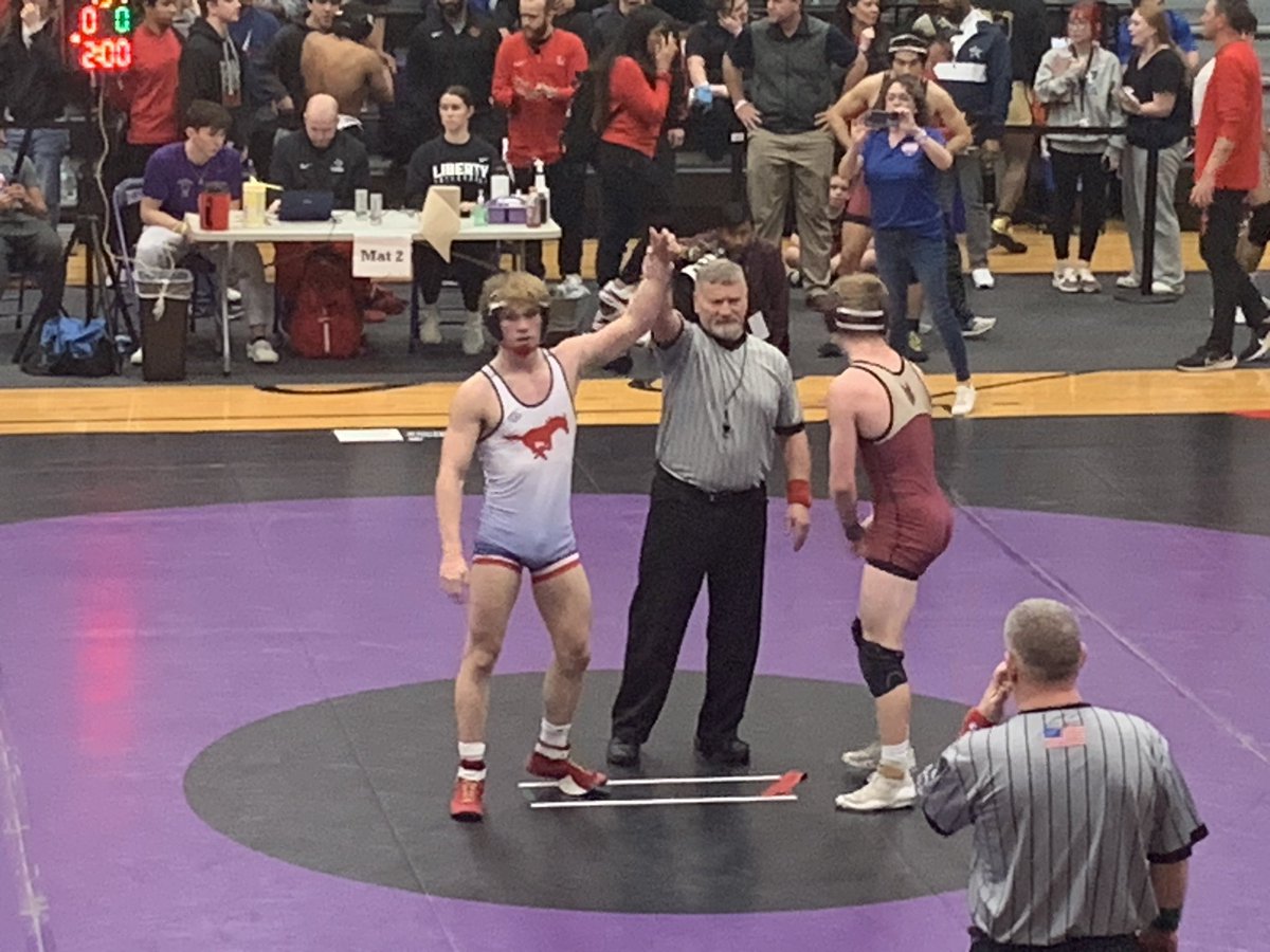Regional champ!! Louden Park of <a href="/GHSWrestling94/">GHS Wrestling</a> is bringing the gold back to <a href="/GCISD/">Grapevine-Colleyville ISD</a> . @Supt_GCISD <a href="/Coachdebesse5/">Bob DeBesse</a> <a href="/AlexFingers7/">Alex Fingers</a>