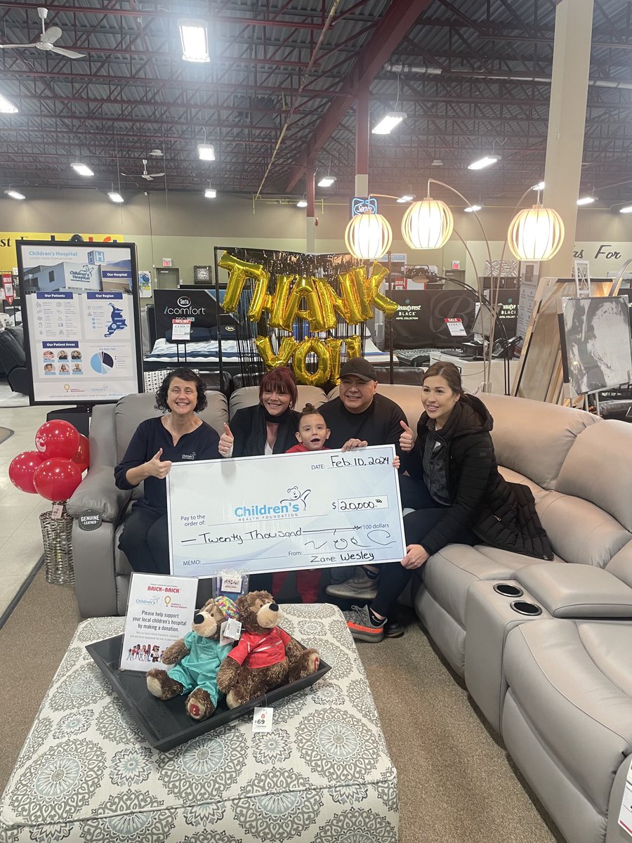 JenniferB75's tweet photo. Wow! What an incredible gift! Got to celebrate this amazing gift for ⁦@CHFHope⁩ at the ⁦@TheBrick⁩ in Owen Sound! Thank you Zane and family! You are the sweetest! https://t.co/rVA87XHwGg