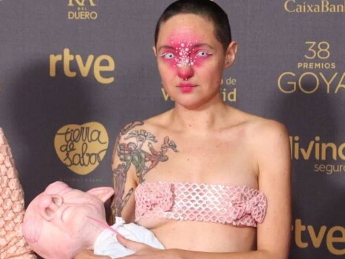 Jesús Melgares (@jlopezmelgares) on Twitter photo Coincidimos con Carla (<a href="/CProtozoo/">Carla Protozoo</a>) el año de la gala en Valencia. No soy mucho de comentar outfits ni nada de eso, pero qué personalidad: Coincidimos con Carla (<a href="/CProtozoo/">Carla Protozoo</a>) el año de la gala en Valencia. No soy mucho de comentar outfits ni nada de eso, pero qué personalidad: