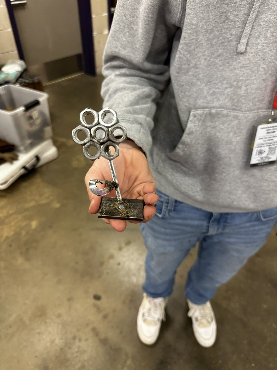 Jessiiicarm's tweet photo. ❤️Who’s your Valentine?❤️
Ag mechanic classes this week built flowers out of hex nuts and washers!💜 
#MRHS #Welding #ILoveMortonRanch #TeamMav #Love #KatyISDCTE https://t.co/hNf2A9Az8U