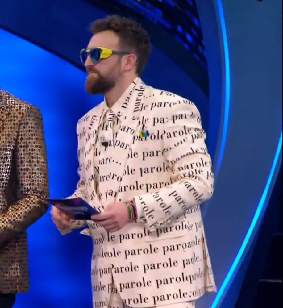 fineelinexwalls's tweet photo. dargen non arriverà sicuramente primo ma in queste serate non ha fatto altro che passare dei bellissimi messaggi e solo per questo per me è uno dei migliori #sanremo2024 https://t.co/dZxdMmbR4Q