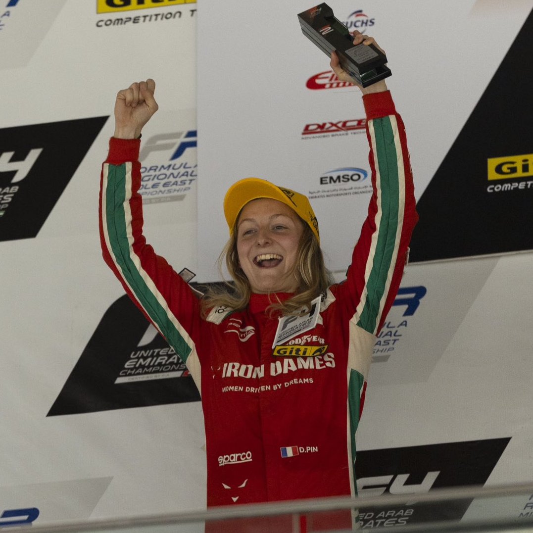 TearOffFR's tweet photo. 🚨 DORIANE PIN EST FINALEMENT DÉCLARÉE VAINQUEURE DE LA COURSE 1 EN F4 UAE À ABU DHABI ! 🇫🇷

Kean Nakamura-Berta, le vainqueur initial, a reçu une pénalité de 5 secondes après la course pour un faux départ !

LET'S GOOOOO DORIANE ! 💪

#F4UAE
