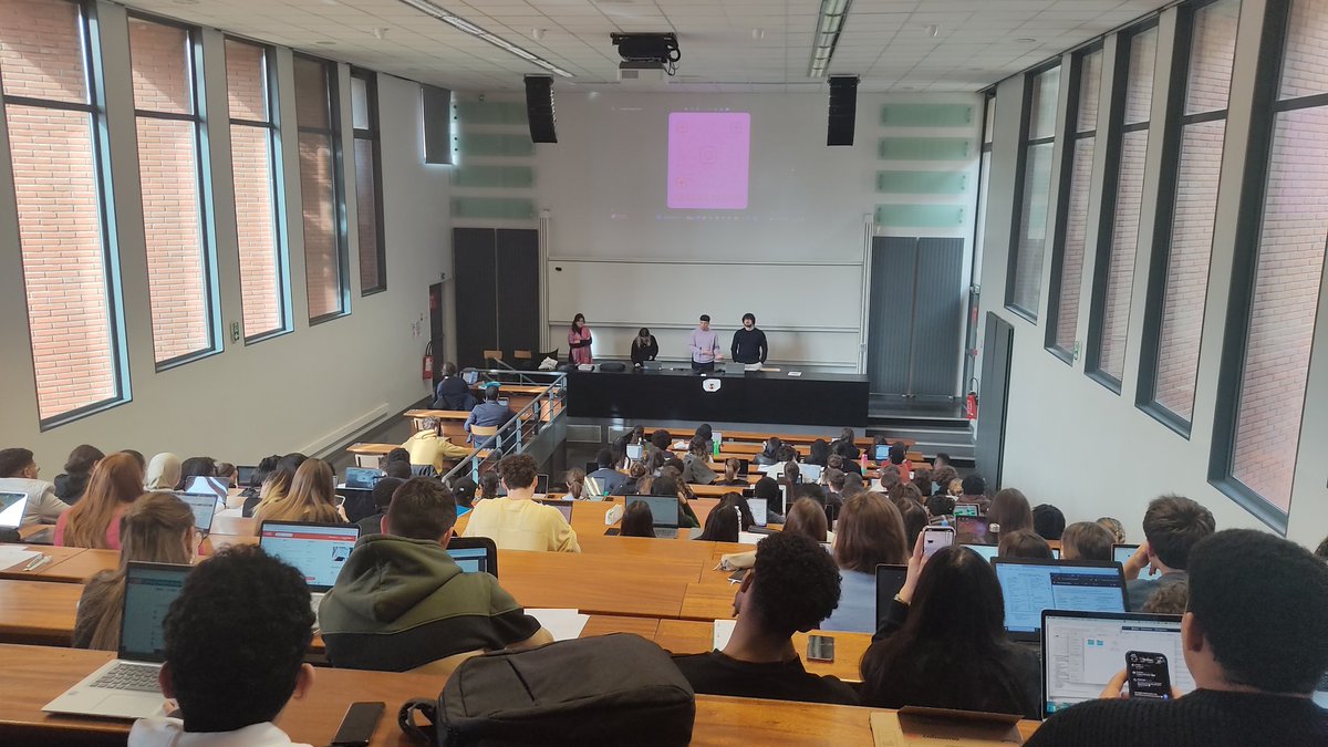 loukapedraza's tweet photo. Notre élection au Conseil de Faculté nous engage à agir pour les étudiants d'Admin Com d'UT Capitole🎓.

👉 Nous sommes allés à la rencontre des étudiants en licence AES.

Notre mandat est donc dès à présent lancé ! https://t.co/RVtpJry1iJ