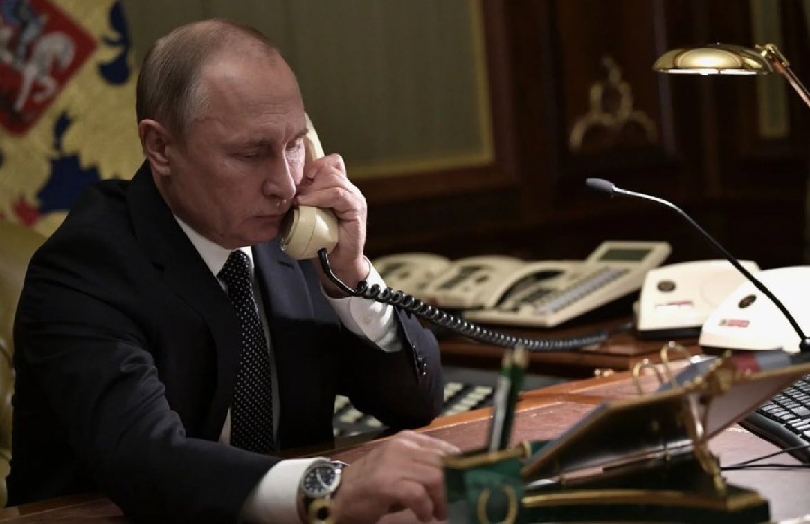 EvilEnPEmpire's tweet image. "Mr Carlson? Yes, hello. I realised I forgot to tell you about the origin of our West Siberian basin. The 1st gas discovery was in 1953, but let’s go back 165MM yrs to the Callovian age when the marine transgression started. I have a core sample here you can take back home, I…