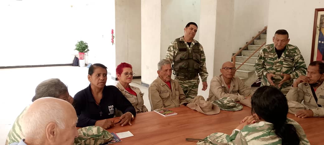 Nuestros Milicianos y Milicianas recibiendo instrucciones de las 7T en la APDI Los Teques Municipio Guaicaipuro ADI 831 Altos Mirandinos.
#MiliciaBolivariana7T